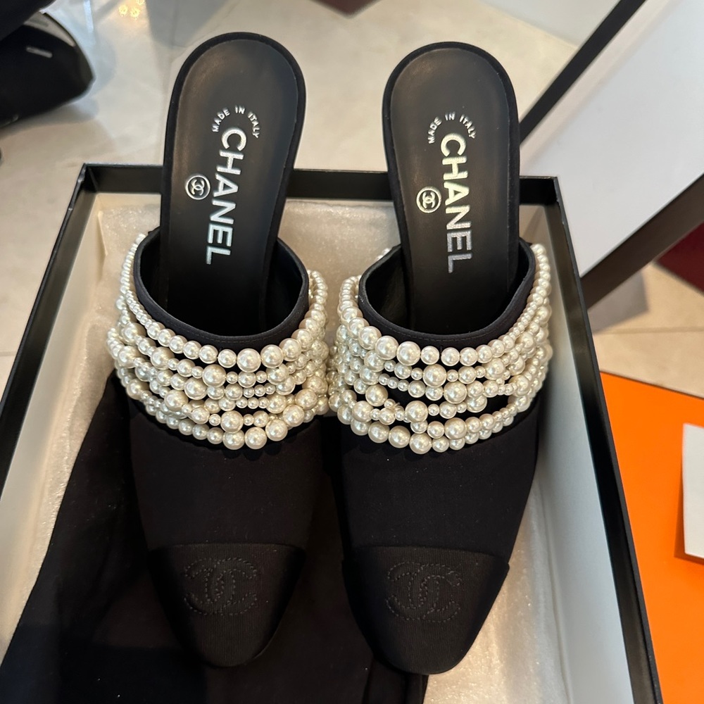 NWT Chanel Black Pearl Heel Mules 39.5